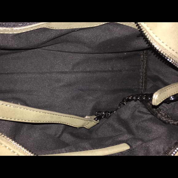 Green Crossbody Bag with chain and tassels!!! - Picture 3 of 4